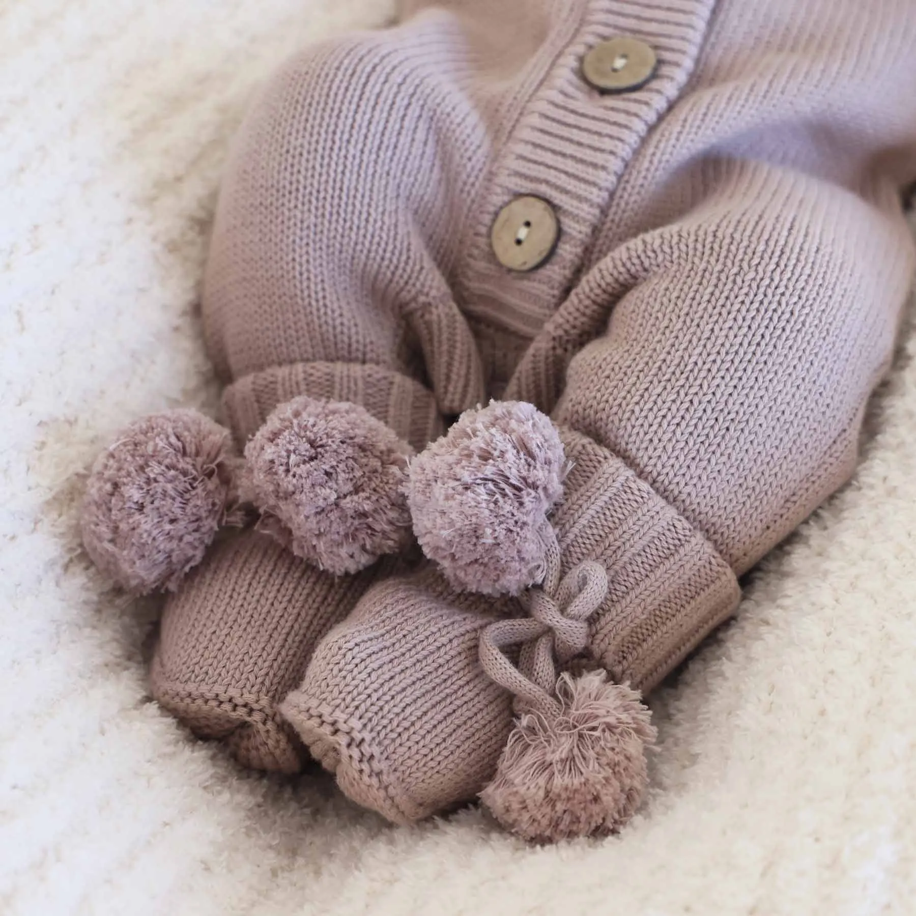 Knit Pom Pom Baby Booties | Iris*