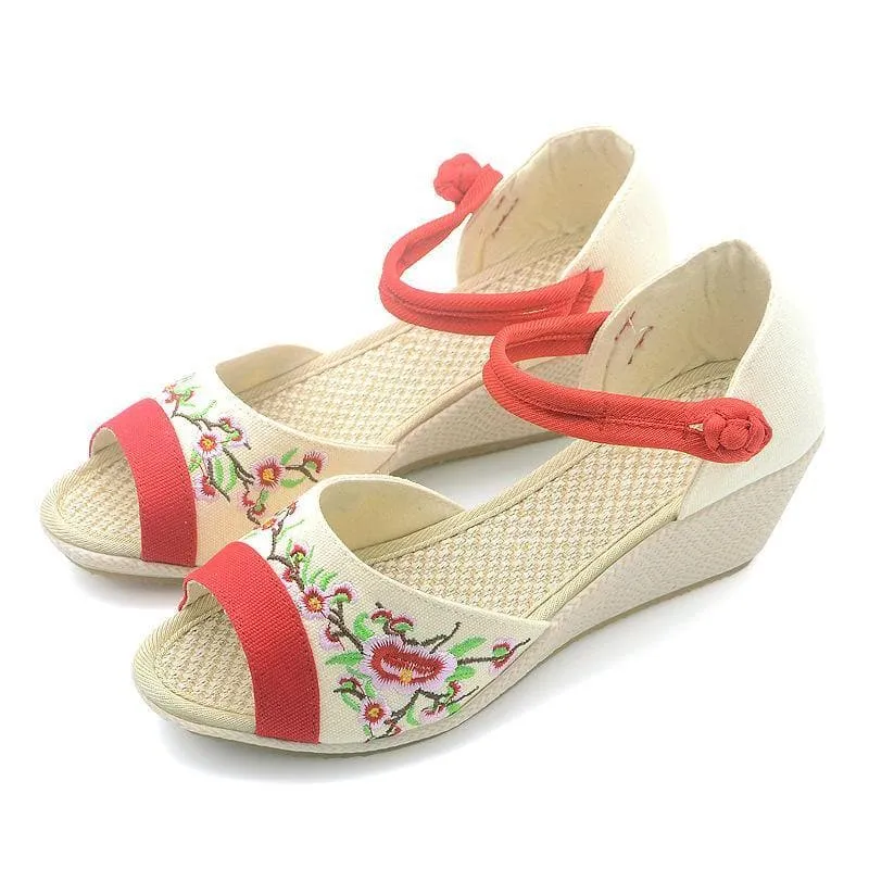 White Embroideried Sandals SplicingBuckle Strap Wedge Sandals